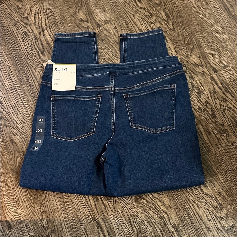 Classic Indigo Women's Pull On Jeans